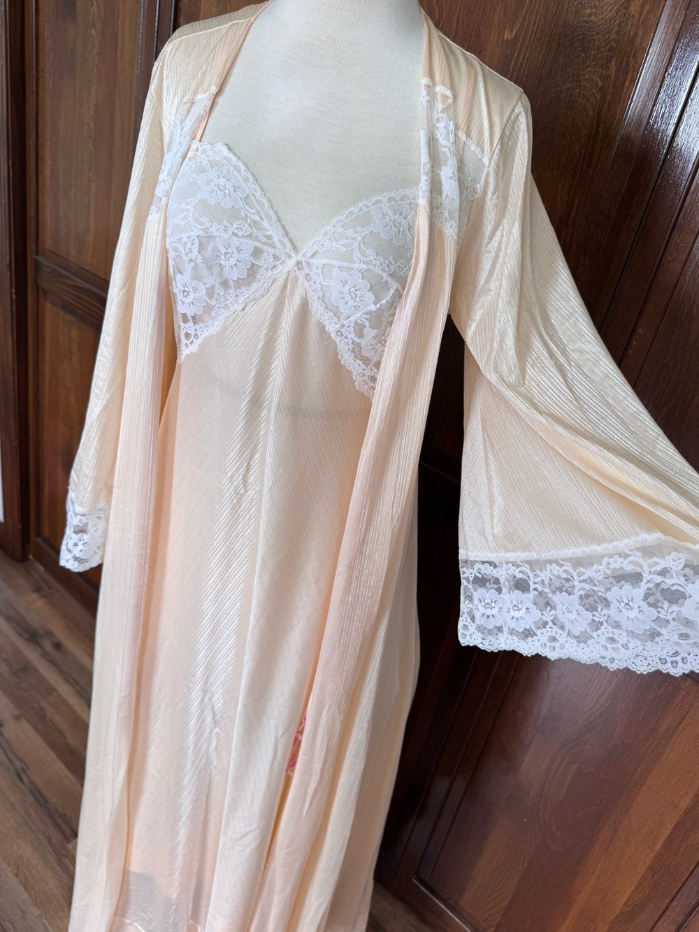 Miss Elaine Vintage Romantic Peignoir Set |Coquette Bell Sleeve Lace Peach 4/6